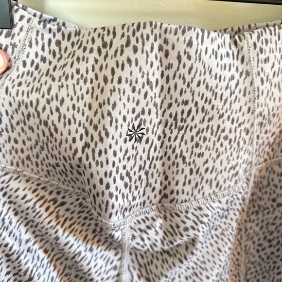 Athleta • NWT Salutation Stash Pocket II Printed Sz Small Grey Leopard Tight - Picture 11 of 13